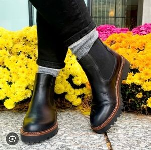 Calson All Weather Black Leather Chelsea Lug Sole Boot Size 8